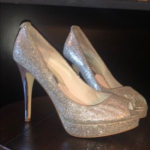 MICHAEL KORS PLATFORM PEEP TOE SILVER GLITTER SZ 7